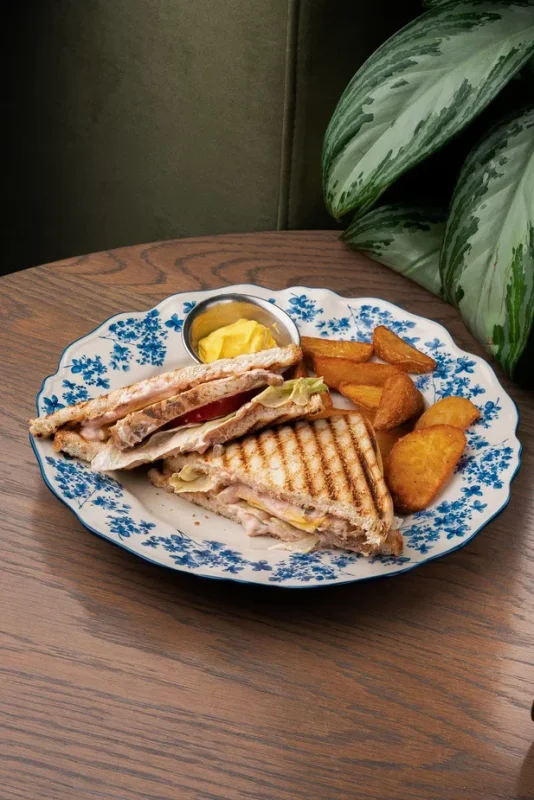 Сэндвич клаб с курицей 