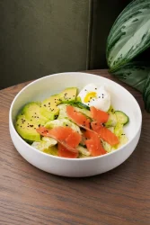 Салат с малосольной семгой