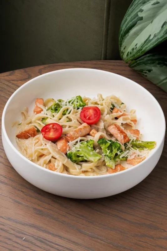 Паста с семгой и брокколи