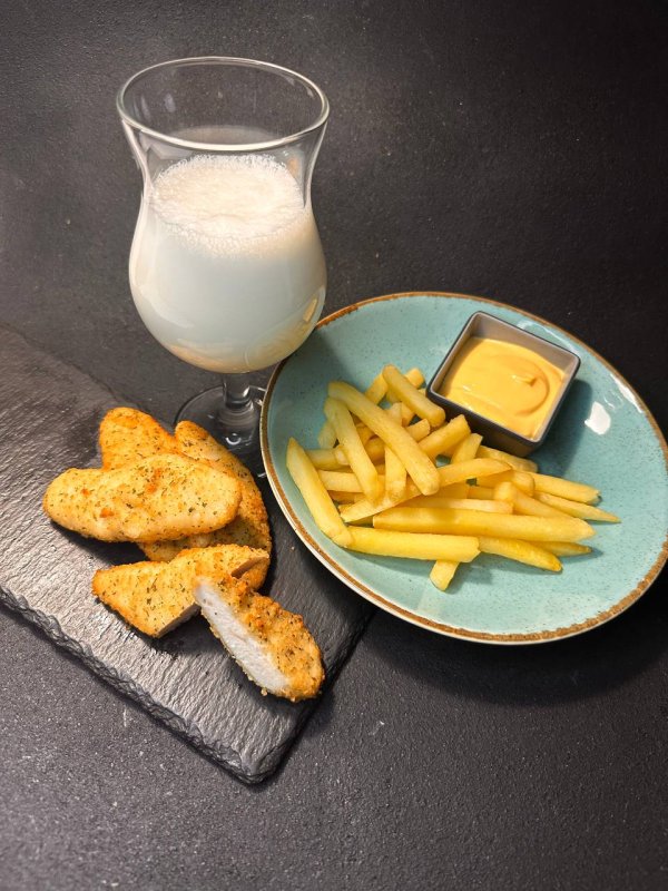 Куриные стрипсы + картофель фри + соус+ молочный коктейль