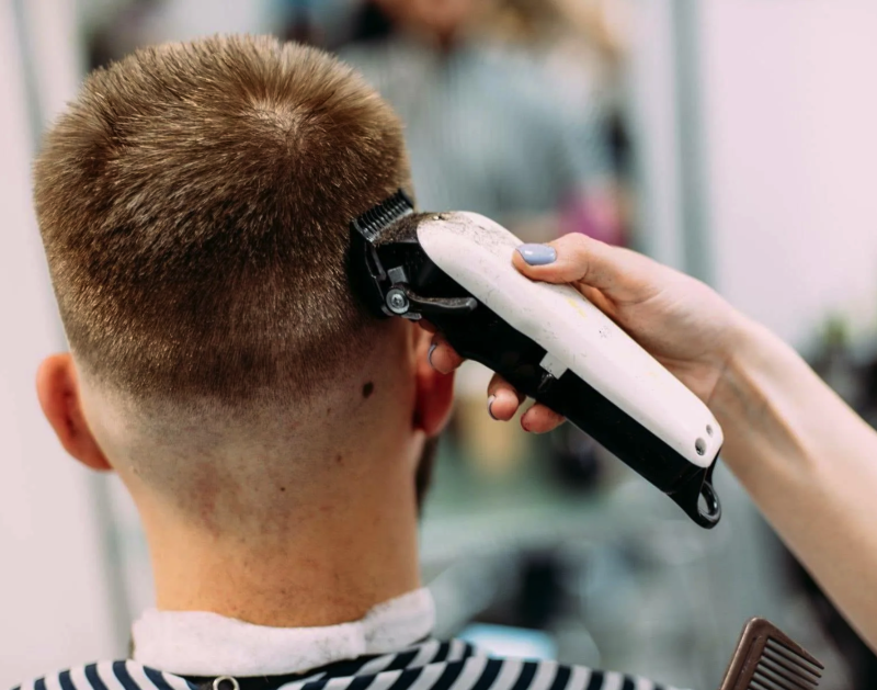 Стрижка под 1-2 насадки