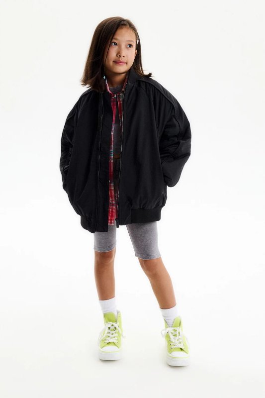 Бомбер черного цвета. Модель унисекс.