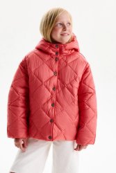 Демисезонная стеганая куртка кораллового цвета. Модель свободного силуэта.