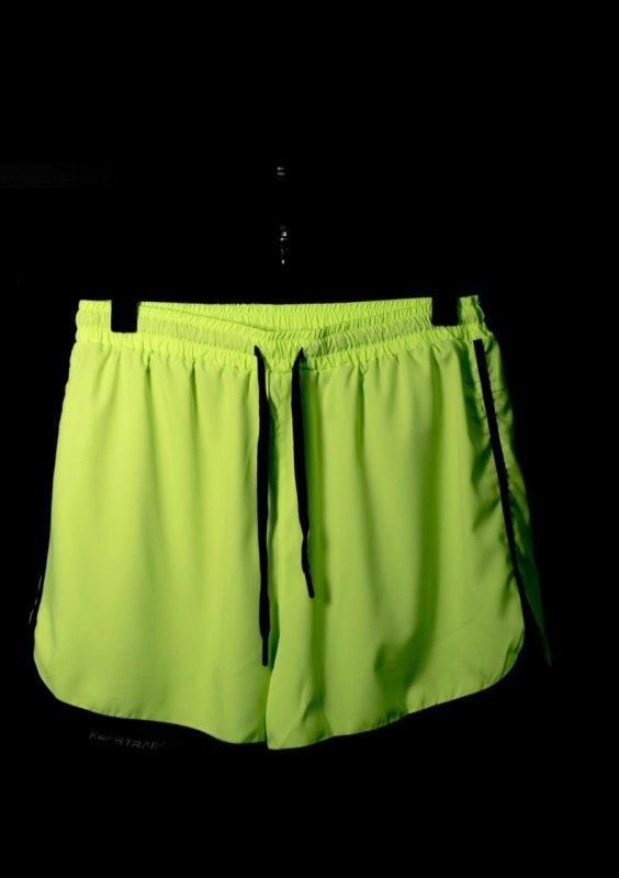 спортивные шорты