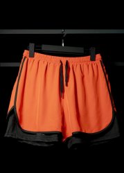 спортивные шорты