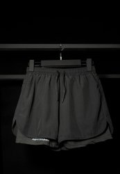 спортивные шорты