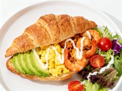 Роти с креветкой и скрэмблом