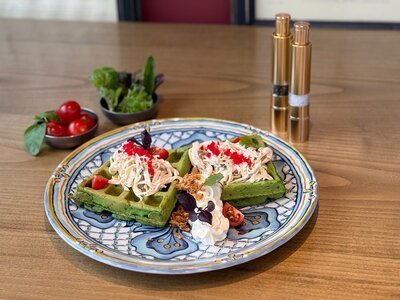 Шпинатные вафли с крабом