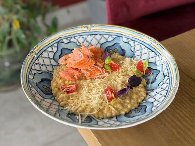 Птитим с рваной форелью