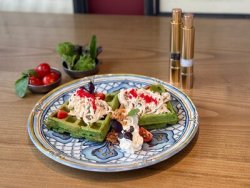 Шпинатные вафли с крабом