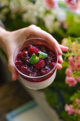 Творожный десерт с вишней