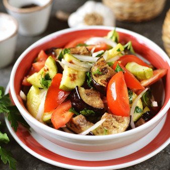 Салат из баклажанов и кабачков