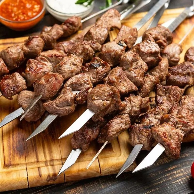 Шашлык из свиной шеи жареный на мангале