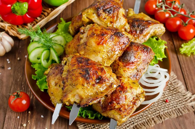 Шашлык из бедра куриного н/к жареный на мангале