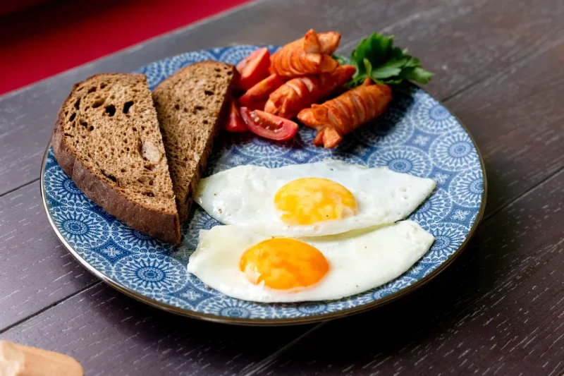 Завтрак с глазуньей