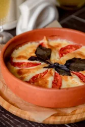 Жареный сулугуни с помидорами