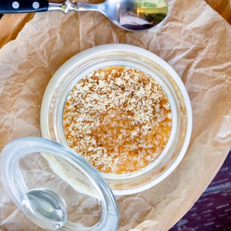 Мацони с мёдом и орехом