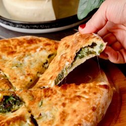 Хачапури со шпинатом и сыром