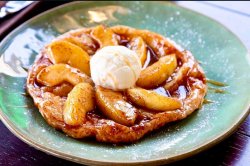 Открытый яблочный пирог