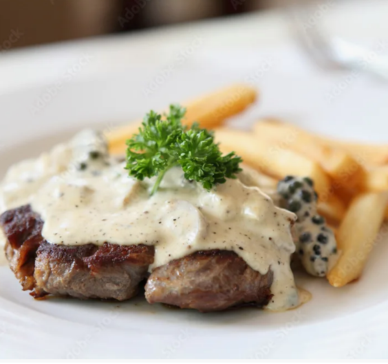 Лангет в сметанном соусе с  гарниром