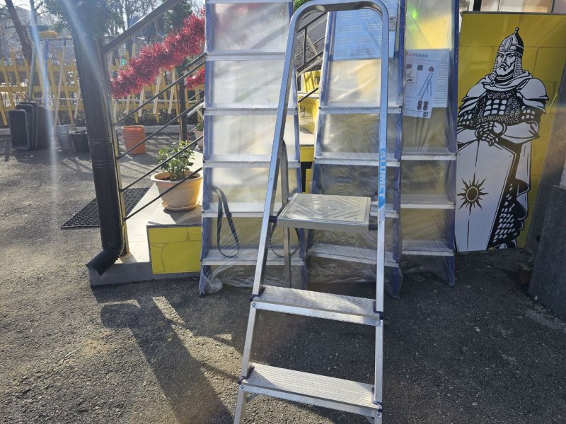 Лестница-стремянка алюминиевая матовая  3-х ступенчатая Ам703