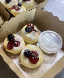 Сырники с ягодами