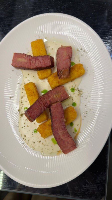 Мясо копченое с жареной кабардинской пастой и сливочным соусом