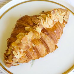 Круассан миндальный