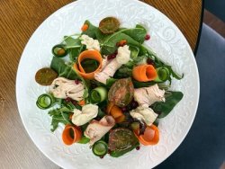 Салат с копчёной индейкой