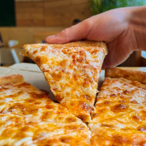 Сырная — самый доступный вариант пиццы!