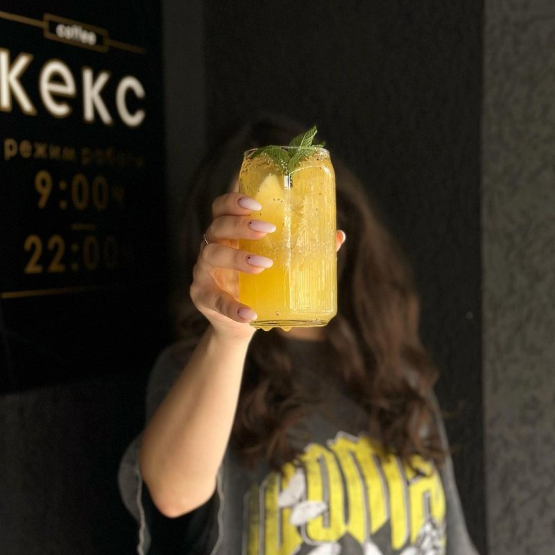 🍋🌿🌞 Лето уже здесь, и наш бармен готов порадовать вас своими натуральными лимонадами! 🍹
