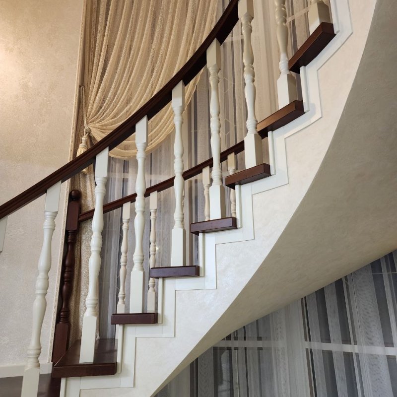 Шторы на лестницу