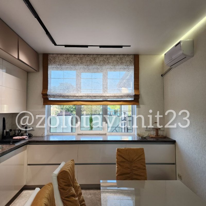 Римская штора для кухни