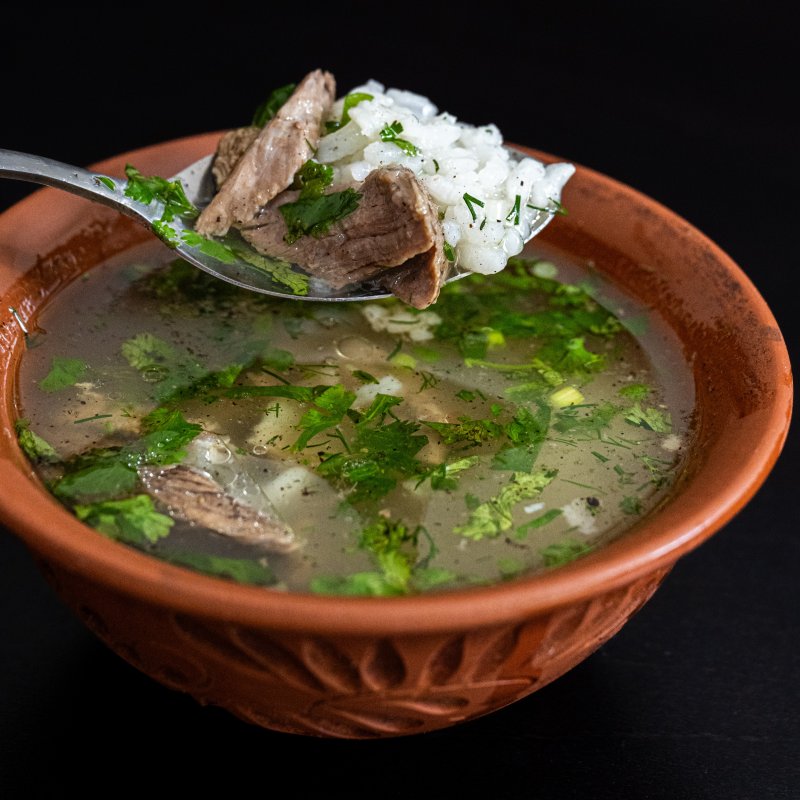 Лылэпс (лилепс) - суп из мяса говядины с рисом и зеленью