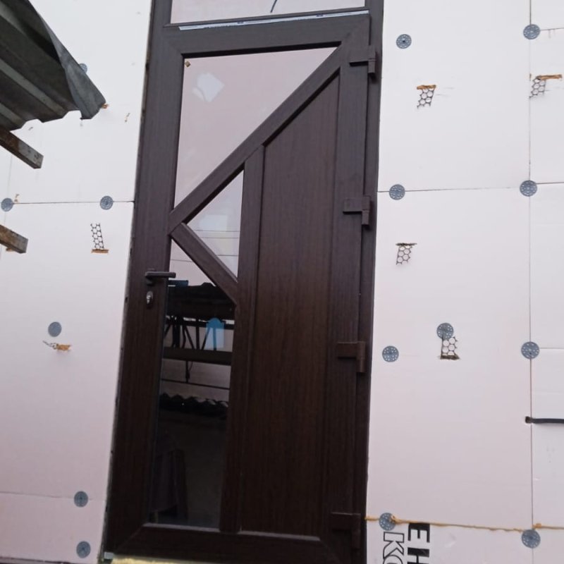 Двери, обладающие ламинированным покрытием, экологичны, их можно устанавливать в поликлиниках и школах.