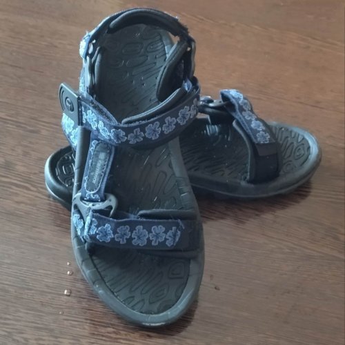 Продам женские сандалии KARRIMOR