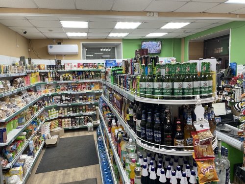 Доставка продуктов и напитков в Красноярске ночью и днем.