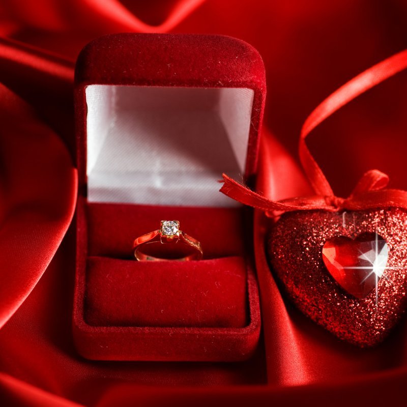 Подарок к Дню всех Влюбленных от магазина ювелирных изделий ИЗУМРУД