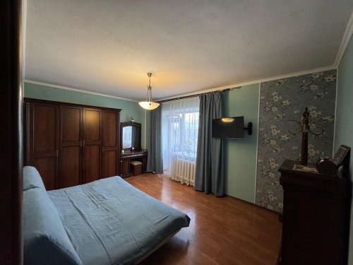 Шикарная 3х-комн квартира  90кв.м + 80кв.м помещение для хранения вещей над квартирой.