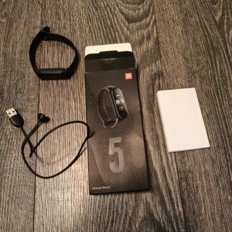 Продам Фитнес браслет Xiaomi Smart Band 5 XMSH10HM. Новый Торг возможен