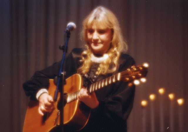 Жанна Бичевская поёт песни иеромонаха Романа.