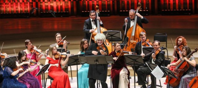 Новогодний концерт. Л. Настурика, дирижер