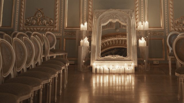 Зеркало при свечах. Ночная прогулка по особняку