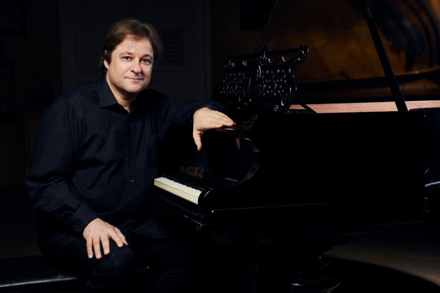 Моцарт. Бетховен. Шостакович: Петр Лаул