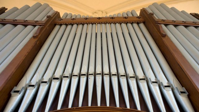 Органный концерт при свечах «Космос Баха»