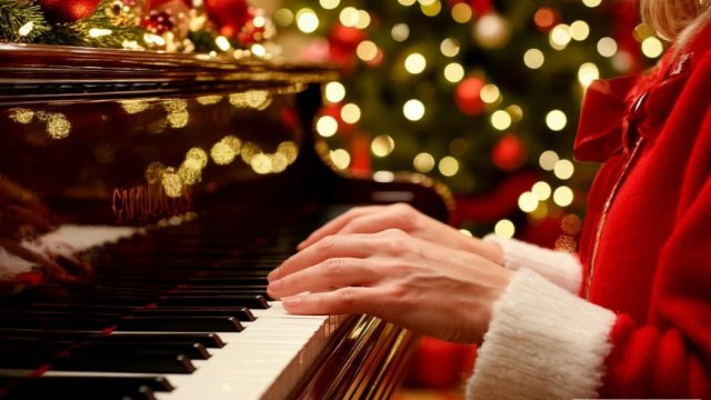 Рок-хиты и Новогодние мелодии на рояле