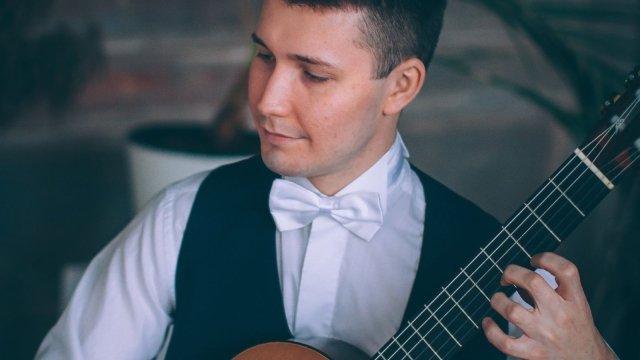 Новый год в испанском стиле Гитара при свечах