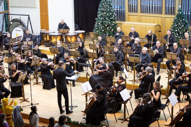 Оркестр зажигает елку!