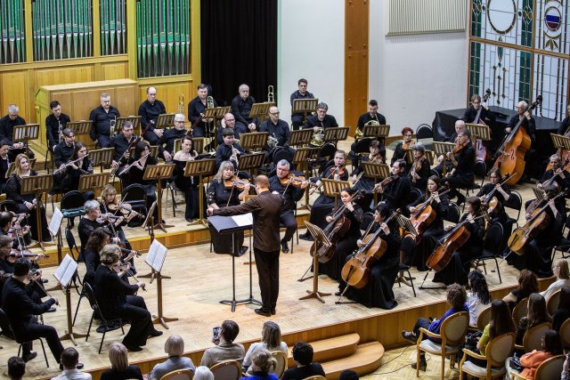 Оркестр играет На Бис!