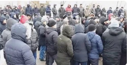 Фото новости: Полиция Казахстана взяла в оцепление протестующих против повышения цен на газ